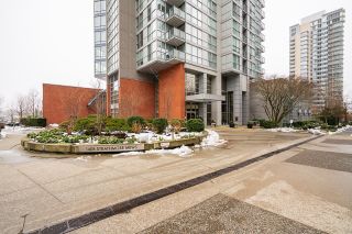 Photo 1: 3505 1408 STRATHMORE Mews in Vancouver: Yaletown Condo for sale in "WEST ONE" (Vancouver West)  : MLS®# R2815545