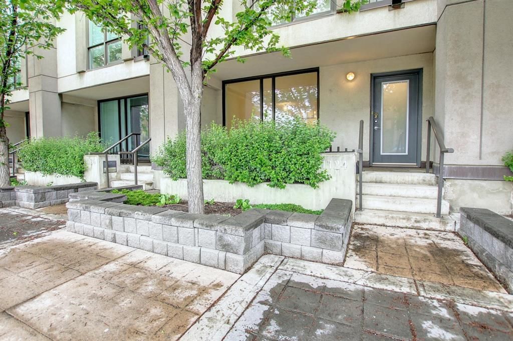Main Photo: 1124 12 Avenue SW in Calgary: Beltline Row/Townhouse for sale : MLS®# A2004814