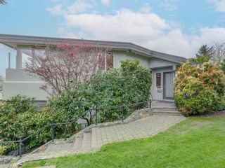 Photo 3: 3450 Lord Nelson Way in Saanich: SE Mt Tolmie House for sale (Saanich East)  : MLS®# 957140