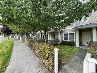 Photo 1: 402 1675 Crescent View Dr in Nanaimo: Na Central Nanaimo Row/Townhouse for sale : MLS®# 927262