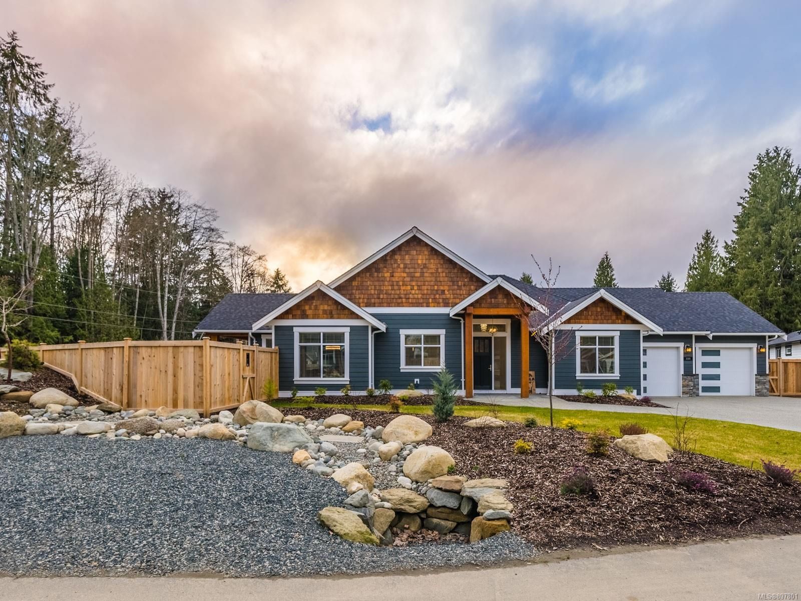 Main Photo: 899 Ava Pl in French Creek: PQ French Creek House for sale (Parksville/Qualicum)  : MLS®# 897801