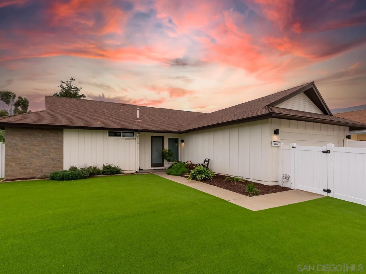 Main Photo: CLAIREMONT House for sale : 3 bedrooms : 6955 Bettyhill Dr in San Diego