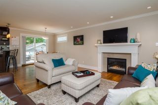 Photo 4: 20610 44A AVENUE in Langley: Langley City House for sale : MLS®# R2203838