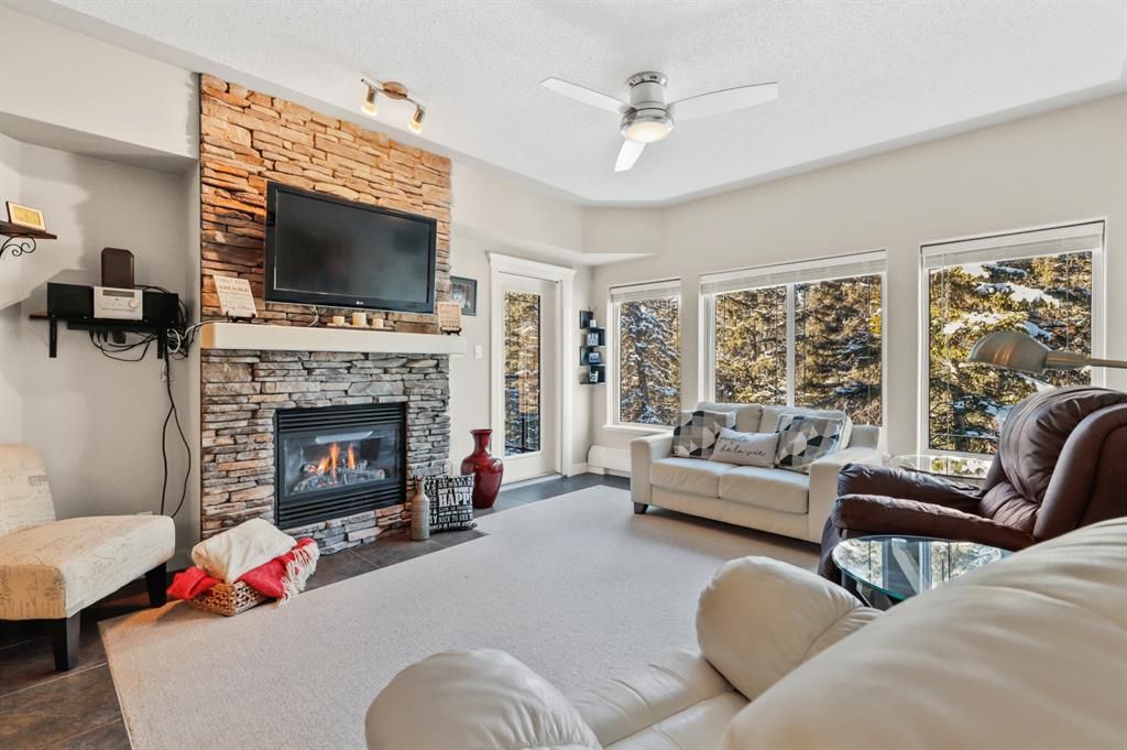 Main Photo: 408 10 Discovery Ridge Close SW in Calgary: Discovery Ridge Apartment for sale : MLS®# A1186016