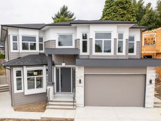 Photo 1: 32827 ARBUTUS Avenue in Mission: Mission BC House for sale : MLS®# R2611697