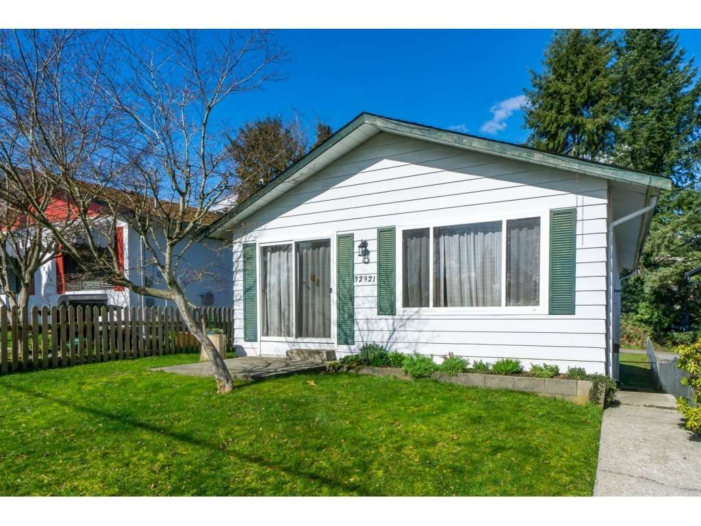 Main Photo: 32921 2ND AVENUE in Mission: Mission BC House for sale : MLS®# R2077295