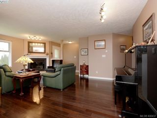 Photo 3: 1279 Lidgate Crt in VICTORIA: SW Strawberry Vale House for sale (Saanich West)  : MLS®# 811754