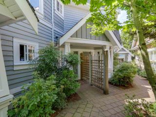 Photo 3: 2 2688 MOUNTAIN HIGHWAY in North Vancouver: Westlynn Townhouse for sale : MLS®# R2161797