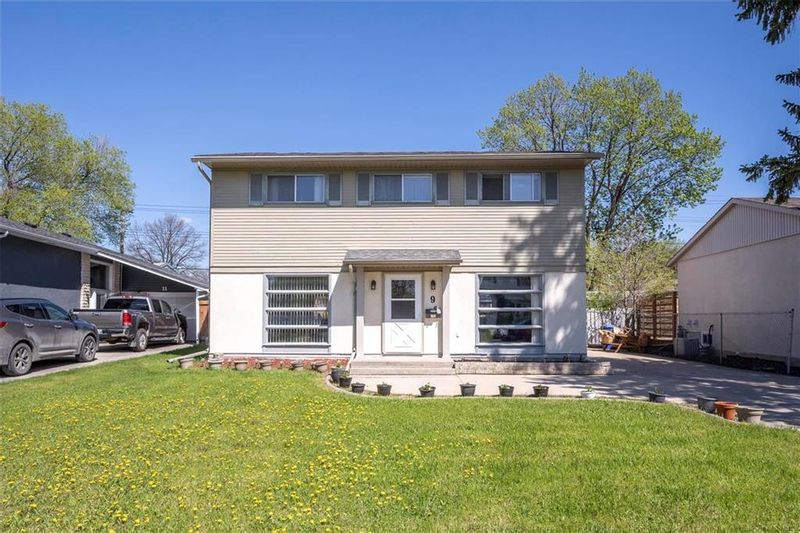 FEATURED LISTING: 9 Valley View Drive Winnipeg