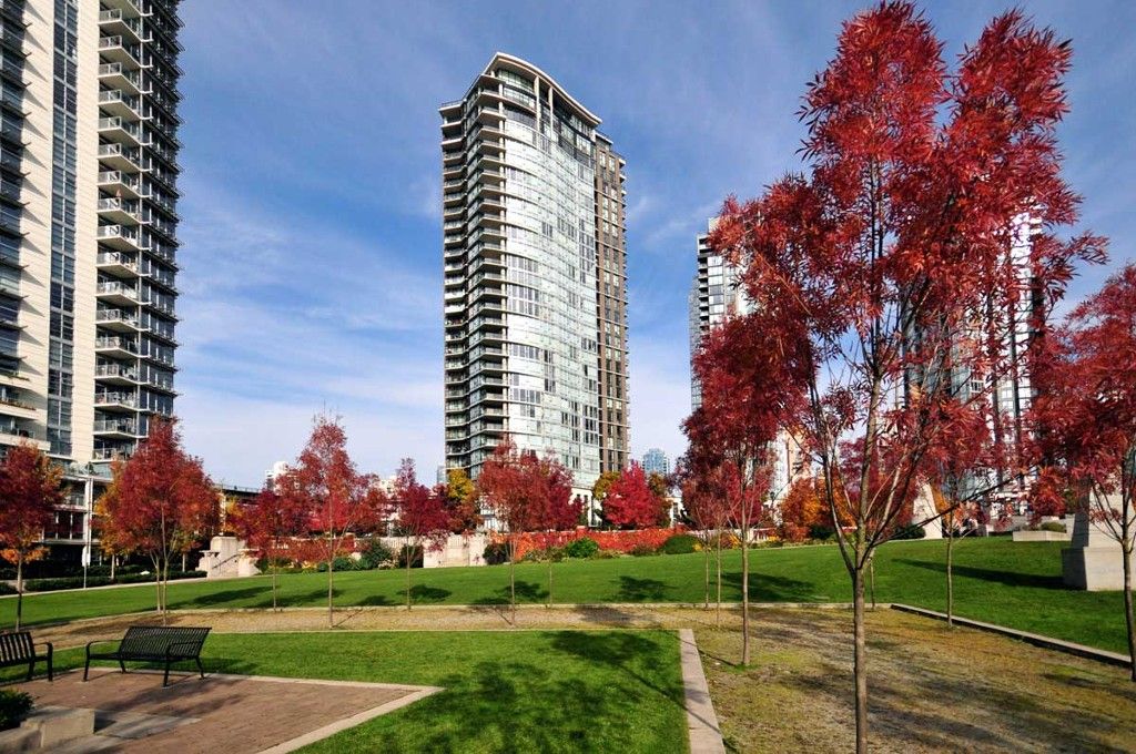 Photo 2: Photos: 3202 583 BEACH Crescent in Vancouver: Yaletown Condo for sale in "TWO PARKWEST" (Vancouver West)  : MLS®# V1008812