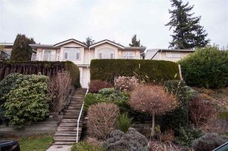 Photo 2: 422 E 2ND Street in North Vancouver: Lower Lonsdale 1/2 Duplex for sale : MLS®# R2533821