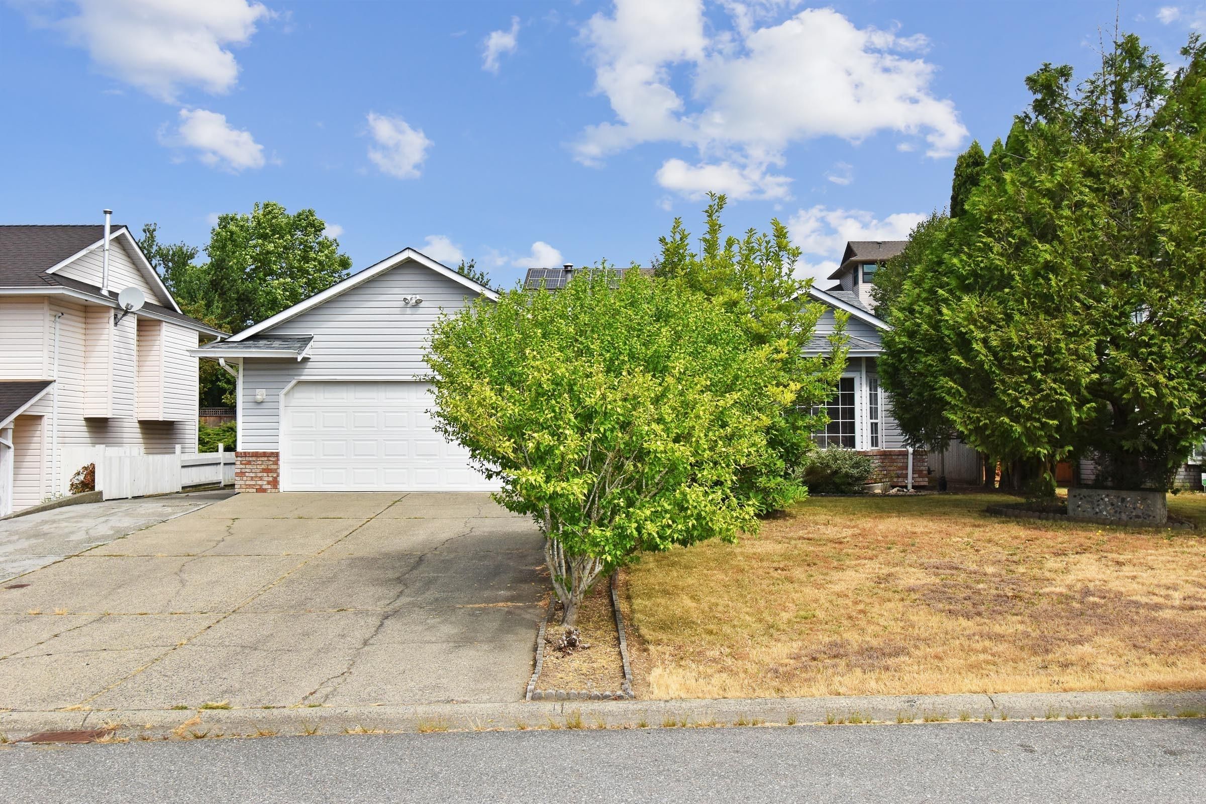 Main Photo: 34607 BALDWIN Road in Abbotsford: Abbotsford East House for sale : MLS®# R2714033