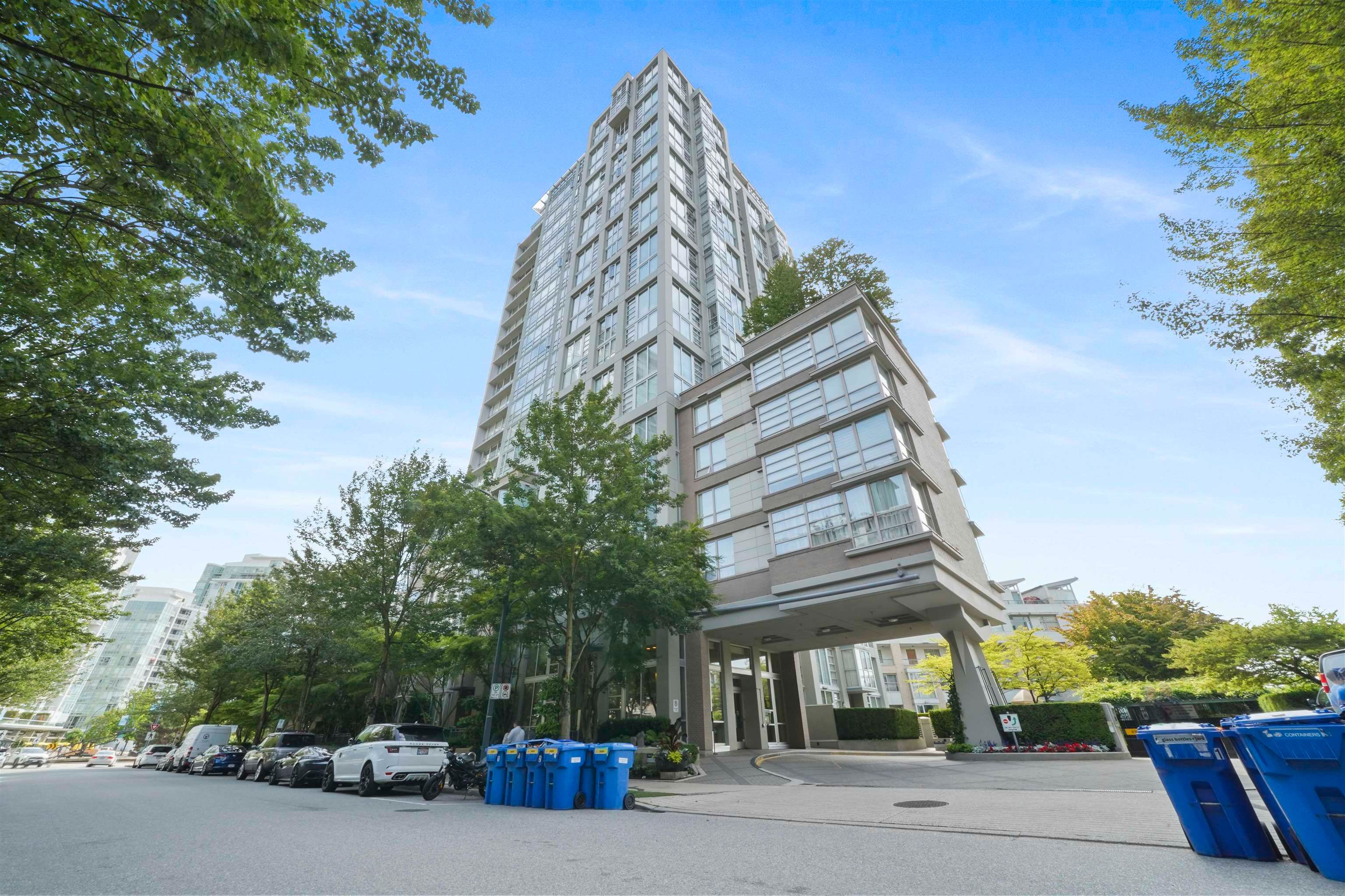 Main Photo: 1103 1228 MARINASIDE Crescent in Vancouver: Yaletown Condo for sale in "CRESTMARK II" (Vancouver West)  : MLS®# R2790519