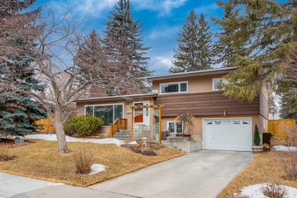 Main Photo: 28 Kelvin Place SW in Calgary: Kingsland Detached for sale : MLS®# A1079223