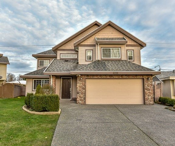 Main Photo: 6226 175B Street in Surrey: Cloverdale BC House for sale (Cloverdale)  : MLS®# R2030115