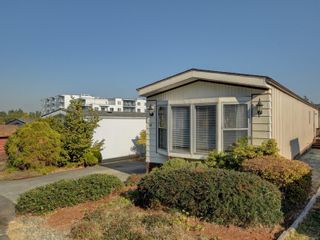 Photo 1: 10 124 Cooper Rd in View Royal: VR Glentana Manufactured Home for sale : MLS®# 916903
