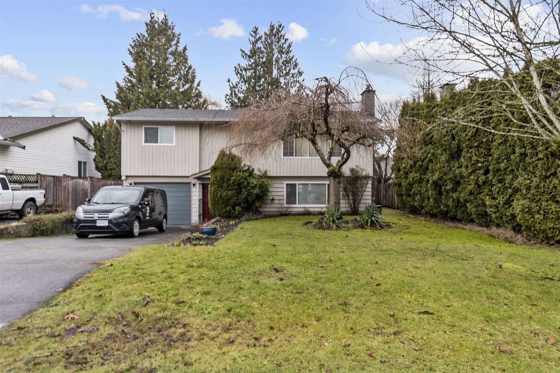 Main Photo: 16975 JERSEY Drive in Surrey: Cloverdale BC House for sale (Cloverdale)  : MLS®# R2644113