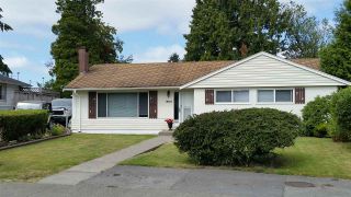 Photo 1: 10913 ORIOLE Drive in Surrey: Bolivar Heights House for sale in "birdland" (North Surrey)  : MLS®# R2096412