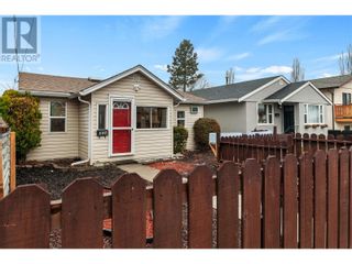 Main Photo: 424 NELSON Avenue in Penticton: House for sale : MLS®# 10303464