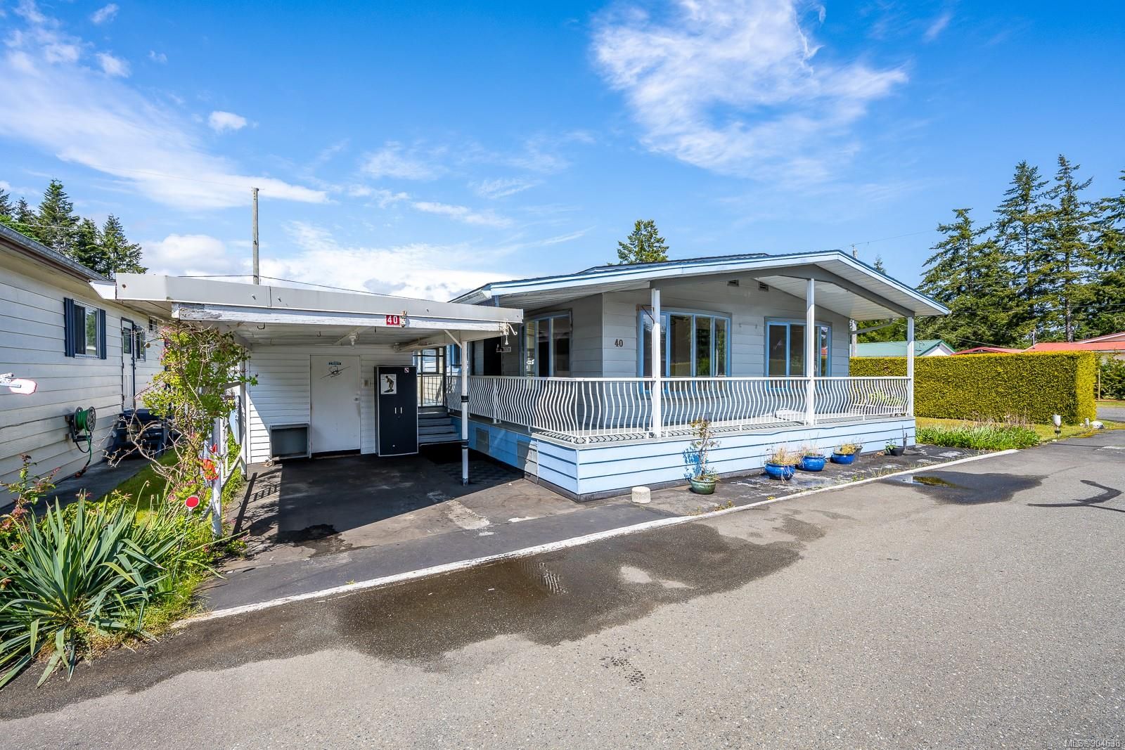 Main Photo: 40 1240 Wilkinson Rd in Comox: CV Comox Peninsula Manufactured Home for sale (Comox Valley)  : MLS®# 904638