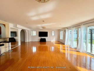 Photo 15: 26 Elmvale Crescent in Toronto: West Humber-Clairville House (2-Storey) for sale (Toronto W10)  : MLS®# W8247036