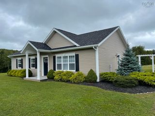 Photo 1: 576 Wallace Road in Hazel Glen: 108-Rural Pictou County Residential for sale (Northern Region)  : MLS®# 202220471