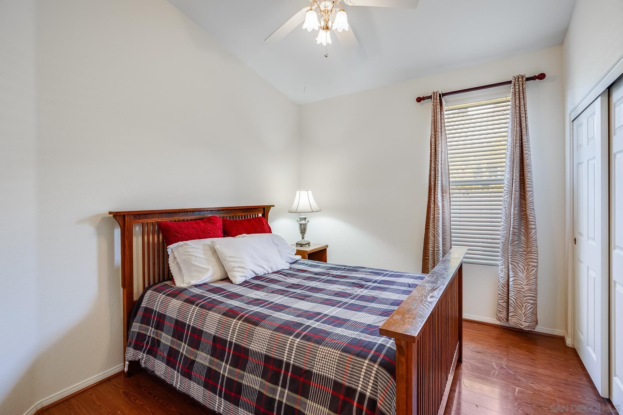 Photo 22: Photos: SOUTHWEST ESCONDIDO House for sale : 4 bedrooms : 1452 Knoll Park Glen in Escondido