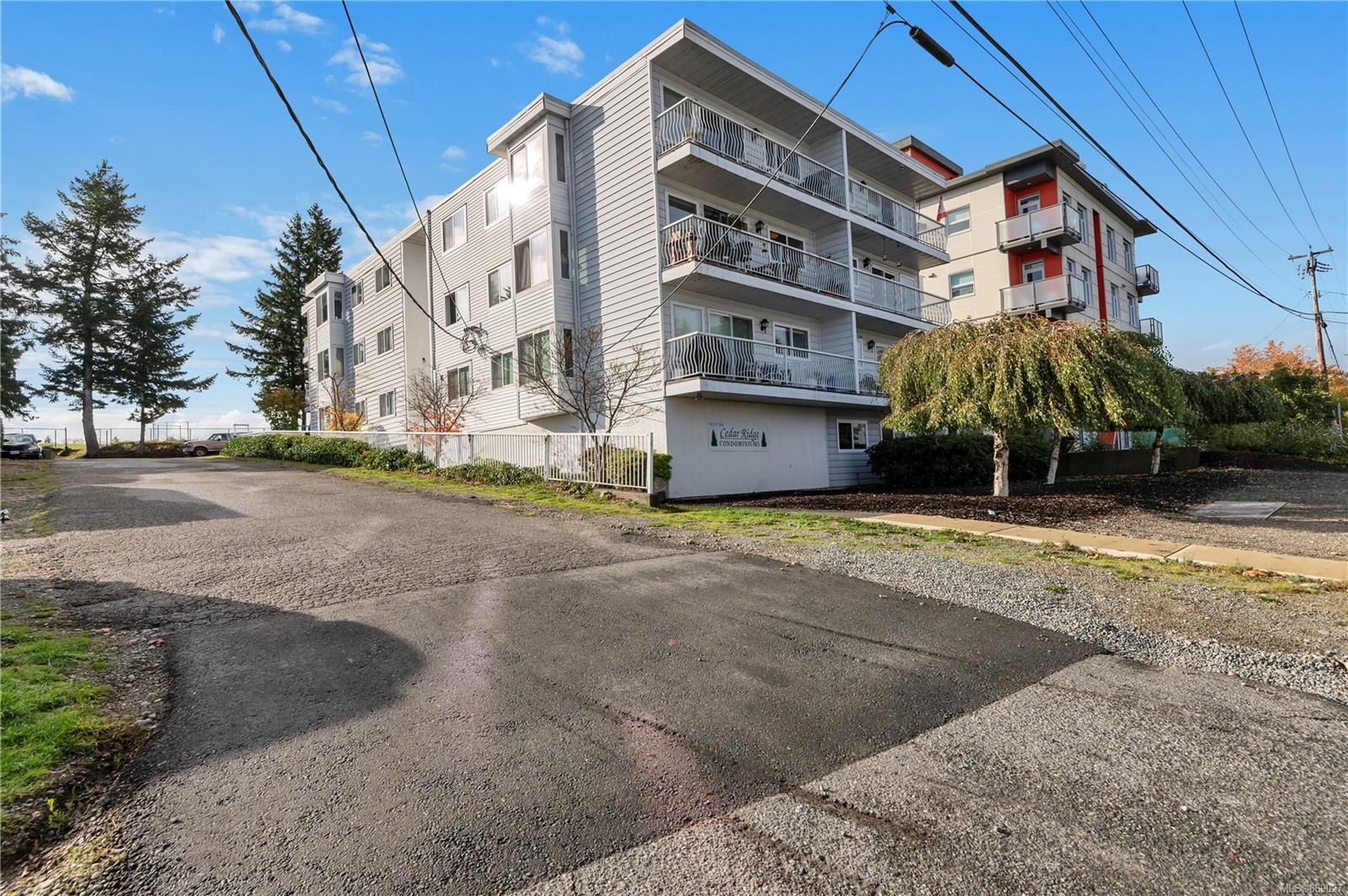 Main Photo: 202 501 9th Ave in Campbell River: CR Campbell River Central Condo for sale : MLS®# 889027