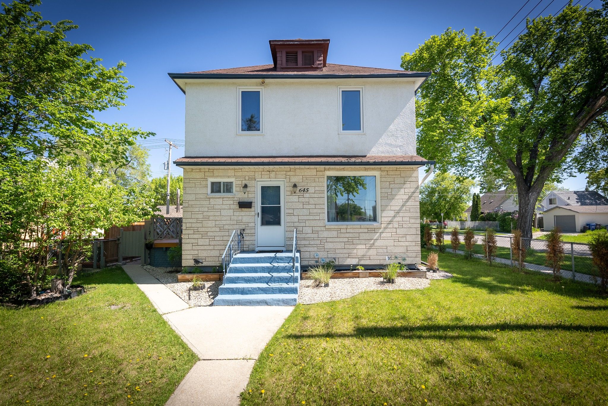 Main Photo: 645 Martin Avenue East in Winnipeg: East Elmwood Single Family Detached for sale (3B)  : MLS®# 202211826