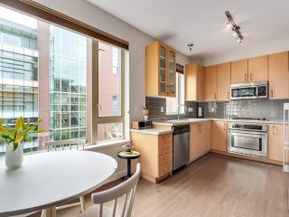 Photo 12: 416 119 W 22ND Street in North Vancouver: Central Lonsdale Condo for sale in "Anderson Walk" : MLS®# R2691145