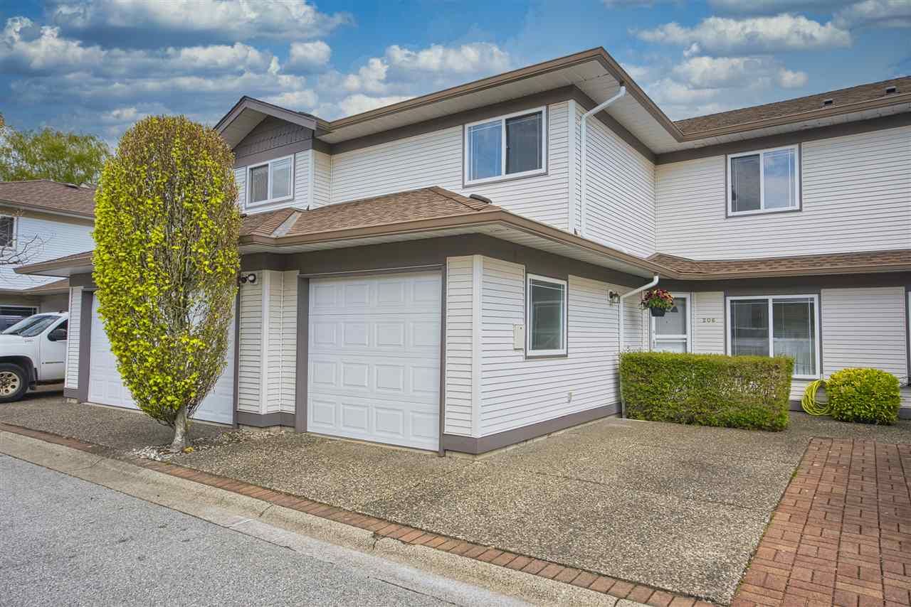 Main Photo: 206 16233 82 Avenue in Surrey: Fleetwood Tynehead Townhouse for sale in "The Orchards" : MLS®# R2452467