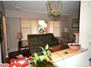 Photo 2: 31792 OLD YALE RD in ABBOTSFORD: House for rent (Abbotsford) 