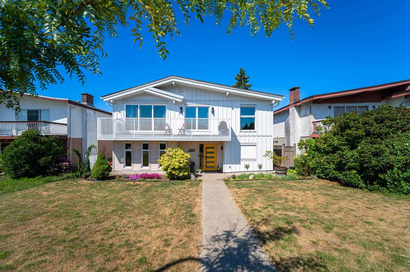 FEATURED LISTING: 6207 ELGIN Street Vancouver