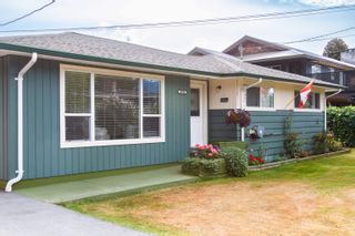 Photo 1: 40356 HOOD Road in Squamish: Garibaldi Estates House for sale : MLS®# R2757752