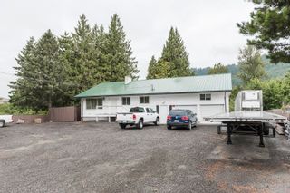 Photo 1: 7975 AITKEN Road in Chilliwack: West Chilliwack House for sale : MLS®# R2807828
