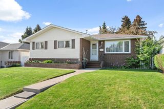 Photo 1: 435 Tache Avenue NW in Calgary: Thorncliffe Detached for sale : MLS®# A2053618