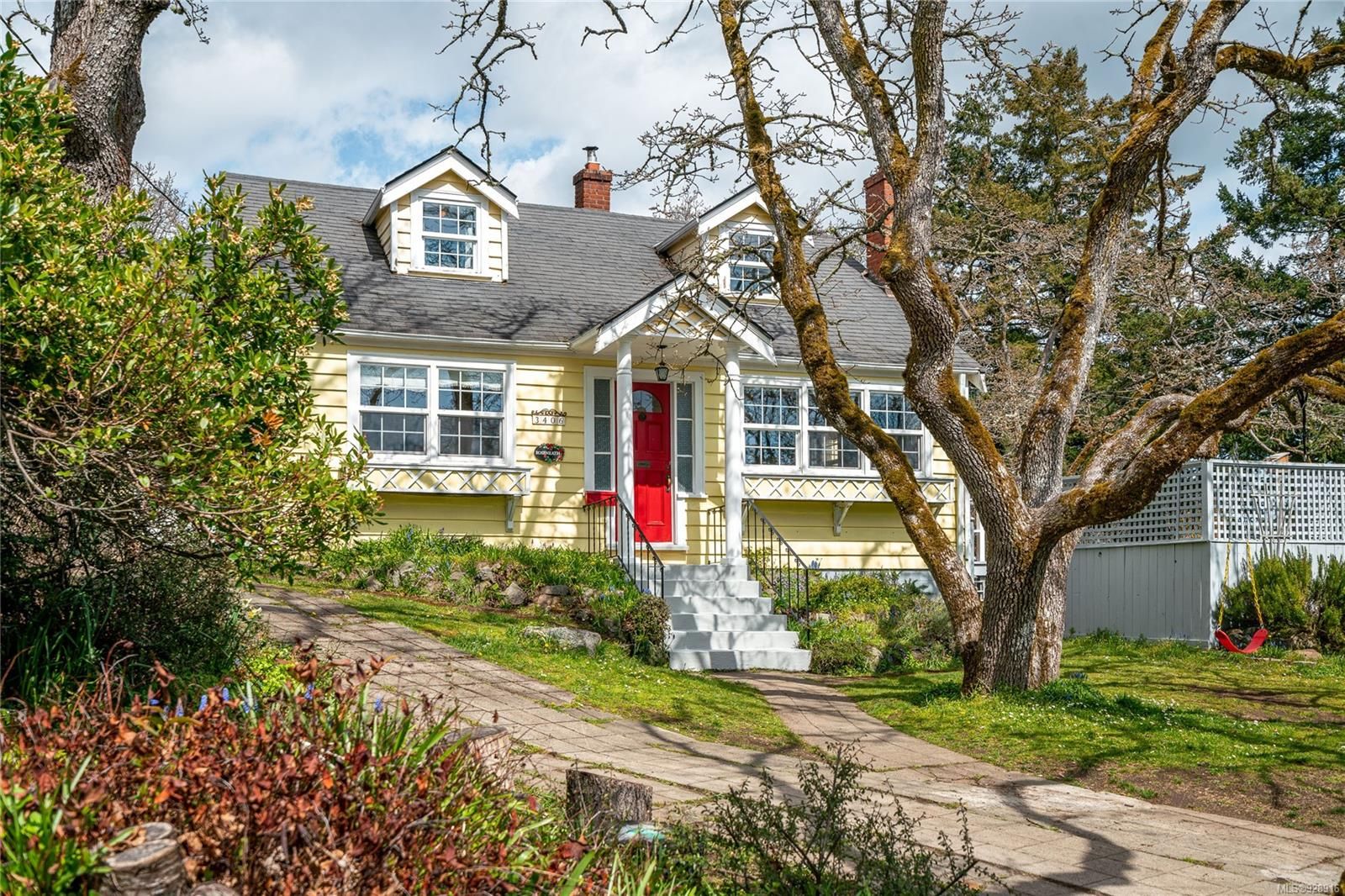 Main Photo: 3406 Connorton Lane in Saanich: SE Maplewood House for sale (Saanich East)  : MLS®# 928916
