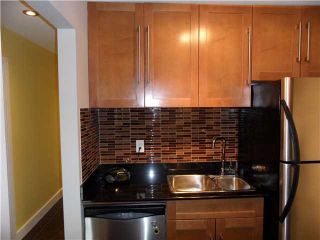 Photo 3: 305 809 W 16TH Street in North Vancouver: Hamilton Condo for sale in "PANORAMA COURT" : MLS®# V889808
