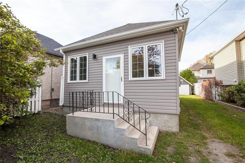 Main Photo: 374 Aberdeen Avenue in Winnipeg: Residential for sale (4A)  : MLS®# 202117724