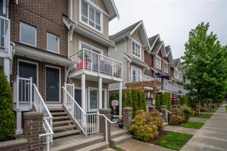 Photo 2: 402 1661 FRASER Avenue in Port Coquitlam: Glenwood PQ Townhouse for sale in "Brimley Mews" : MLS®# R2577428