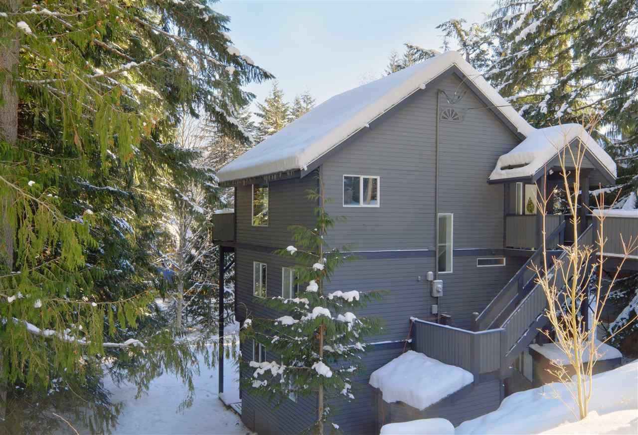 Main Photo: 8297 VALLEY Drive in Whistler: Alpine Meadows House for sale in "ALPINE MEADOWS" : MLS®# R2128037
