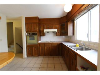 Photo 5: 235 RUNDLERIDGE Drive NE in CALGARY: Rundle Residential Detached Single Family for sale (Calgary)  : MLS®# C3607774