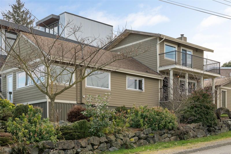 FEATURED LISTING: 521 Larch St Nanaimo