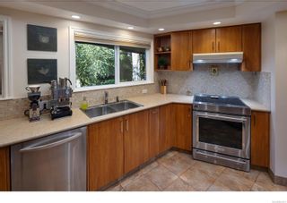 Photo 20: 902 Deal St in Oak Bay: OB South Oak Bay Single Family Residence for sale : MLS®# 961511