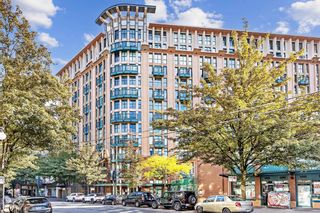 Photo 1: 405 22 E CORDOVA Street in Vancouver: Downtown VE Condo for sale in "Van Horne" (Vancouver East)  : MLS®# R2816673