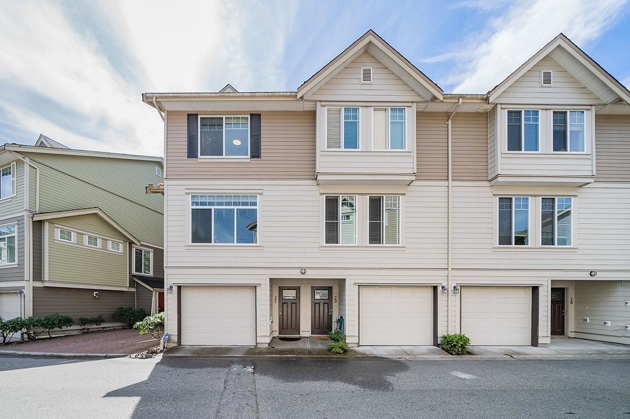 Main Photo: 21 15399 GUILDFORD Drive in Surrey: Guildford Townhouse for sale in "GUILDFORD GREENS" (North Surrey)  : MLS®# R2716783