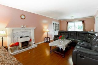 Photo 3: 15676 84A Avenue in Surrey: Fleetwood Tynehead House for sale in "FLEETWOOD" : MLS®# R2090516
