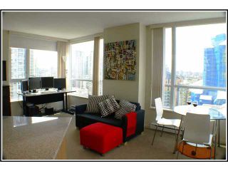 Photo 3: 1507 1212 HOWE Street in Vancouver: Downtown VW Condo for sale in "1212 HOWE" (Vancouver West)  : MLS®# V941105