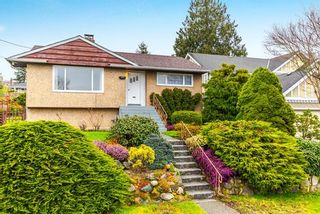 Photo 1: 3737 CLINTON Street in Burnaby: Suncrest House for sale in "Suncrest" (Burnaby South)  : MLS®# R2145897