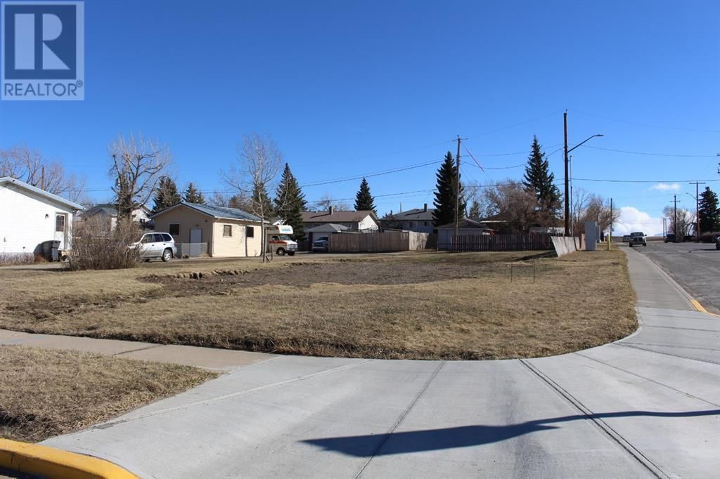 Main Photo: 686 Lacombe Street in Pincher Creek: Vacant Land for sale : MLS®# A2001442